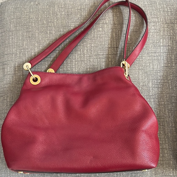 Michael Kors Raven Large leather shoulder bag in maroon color - Picture 13 of 16